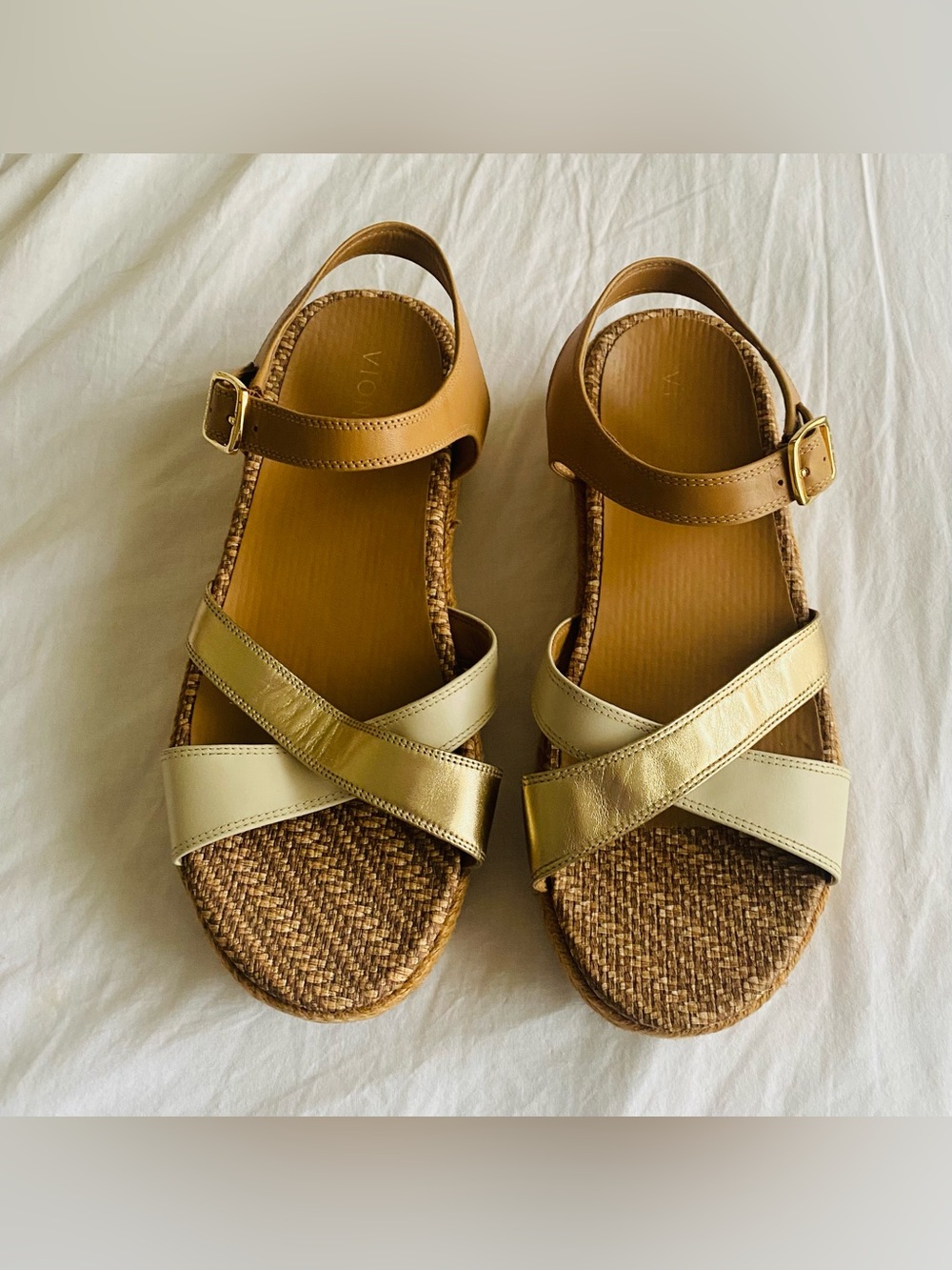 Vionic Women’s Buckle Sandals. Size 10W. Excellent condition. Worn 2X